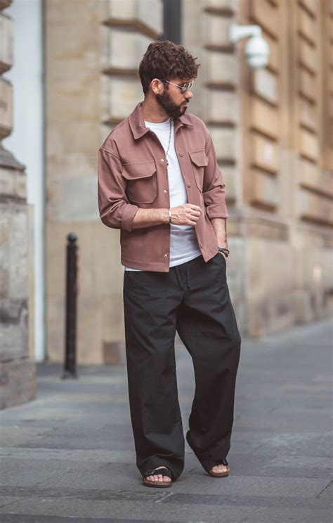 Can men wear parachute pants?