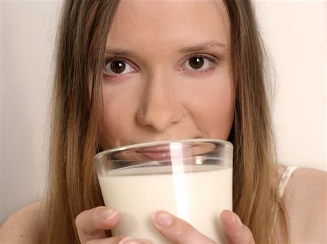 Can milk lighten skin?