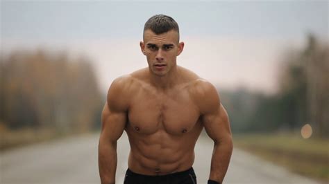 Can muscular guys run?