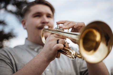 Can old people play trumpet?