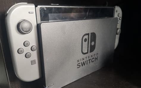 Can original Switch fit into OLED dock?