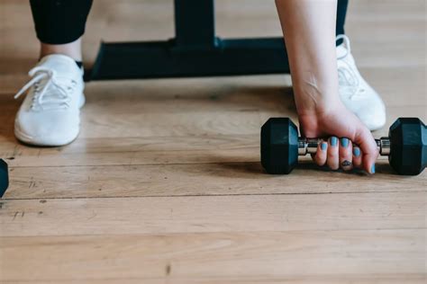 Can people with hypermobility lift weights?