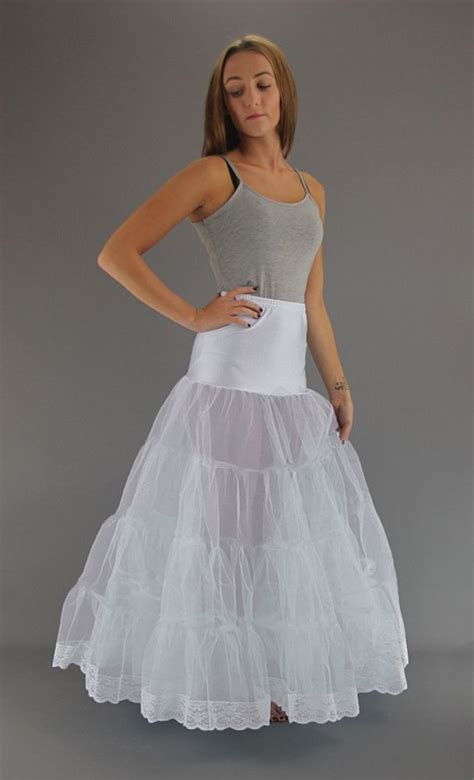 Can petticoat be longer than dress?