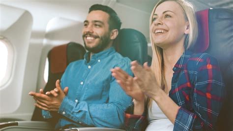 Can pilots hear when passengers clap?