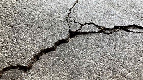 Can power washing cause cracks in concrete?