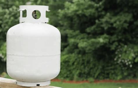 Can propane tank sit on concrete?