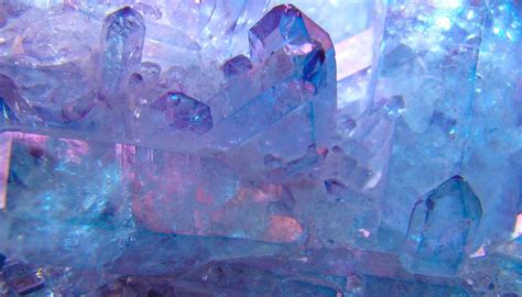 Can quartz hold energy?