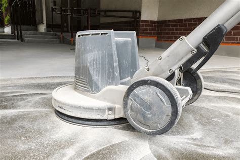 Can rough concrete be sanded?