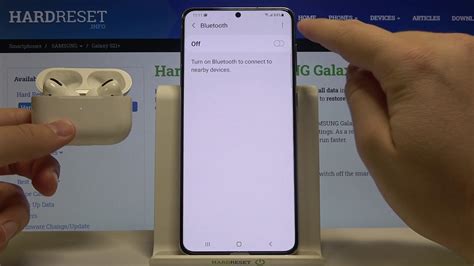 Can s22 connect to AirPods?