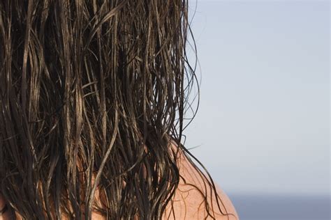 Can salt water ruin hair color?