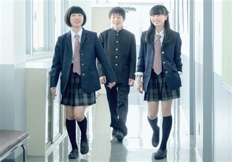 Can school girls wear pants in Japan?