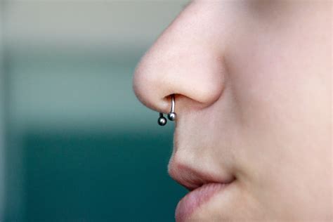 Can septum piercing cause nose to collapse?