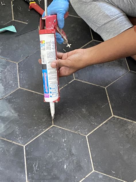 Can silicone stick on tiles?