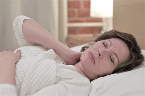 Can sleeping awkwardly cause neck pain?
