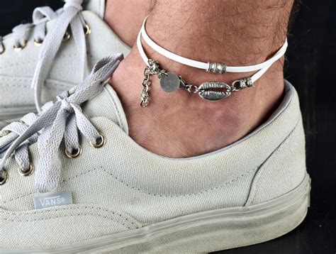 Can straight guys wear ankle bracelets?