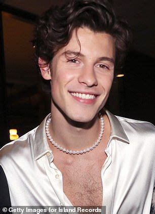 Can straight guys wear pearls?