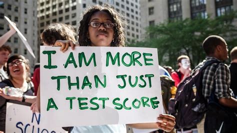 Can students pause the STAR test?