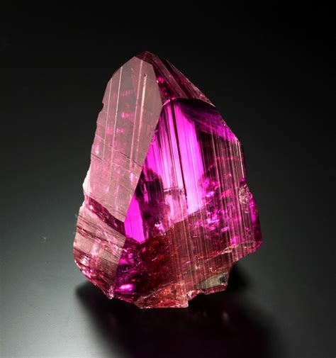 Can tanzanite be pink?