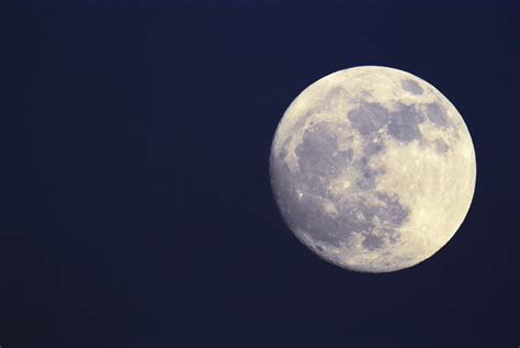 Can the moon disturb sleep?