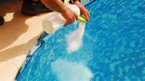 Can too much chlorine make pool green?