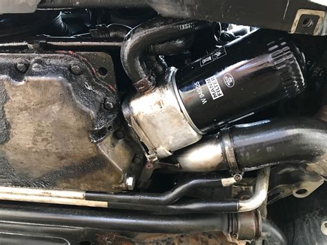 Can too much oil cause valve cover gasket leak?