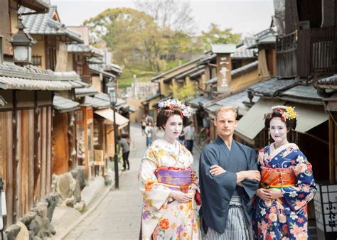 Can tourists wear kimono in Japan?