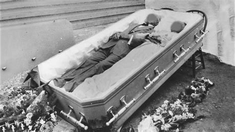 Can two people be in the same casket?