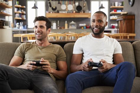 Can two people play PlayStation 4?