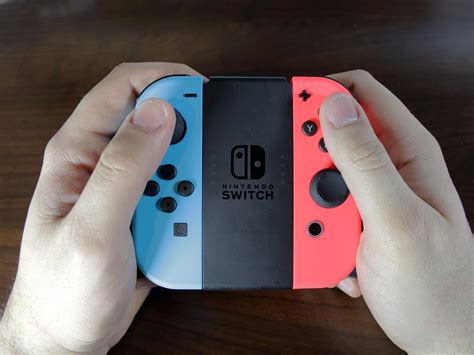 Can two people use Joy-Cons?