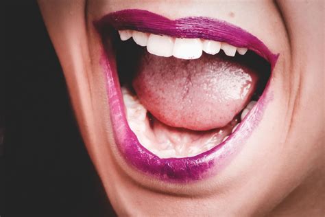 Can vaping cause brown tongue?
