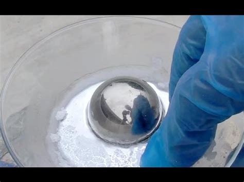 Can water freeze in metal?