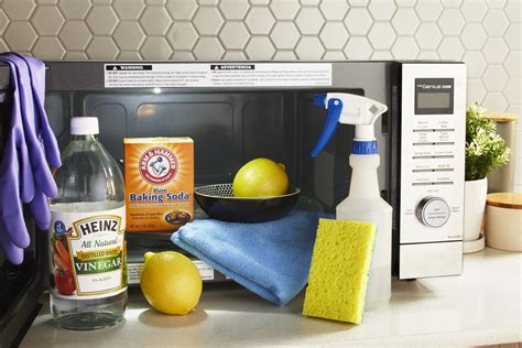 Can we clean microwave with wet cloth?