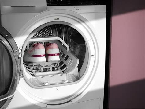 Can we wash shoes in Siemens washing machine?