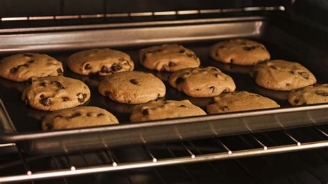 Can you bake cookies on a glass dish?