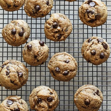 Can you bake cookies on aluminum pan?