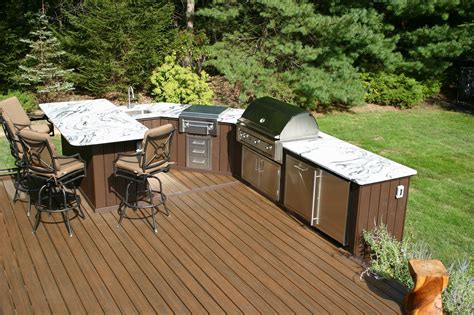 Can you build an outdoor kitchen on a composite deck?