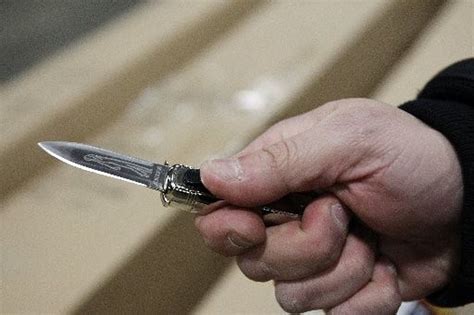 Can you carry a switchblade in the US?