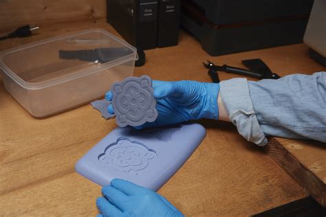 Can you cast tin in a silicone mold?