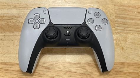 Can you connect 5 controllers to a PS5?