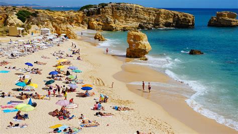 Can you drink alcohol on Portugal beaches?