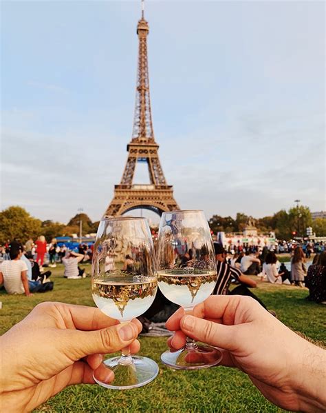 Can you drink wine by Eiffel Tower?