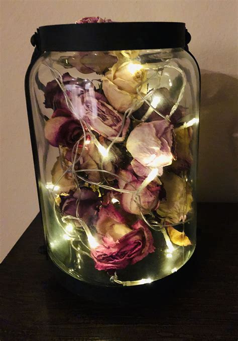 Can you dry rose petals in a jar?