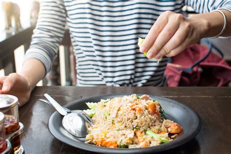 Can you eat fried rice after food poisoning?