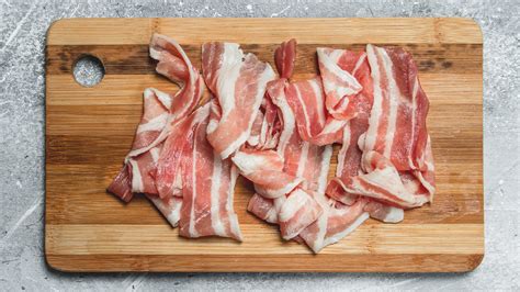 Can you eat raw bacon?