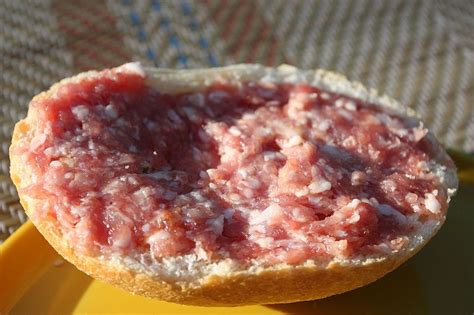 Can you eat raw sausage in Germany?