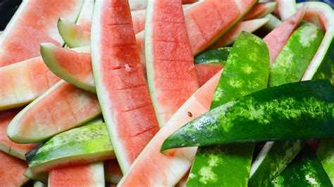 Can you eat watermelon skin?