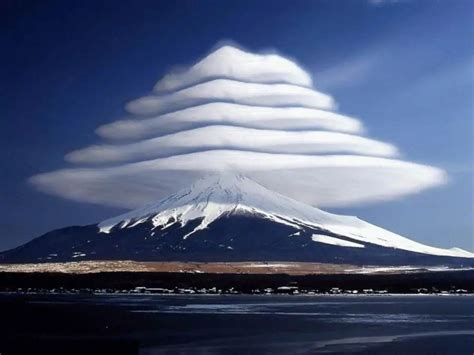 Can you fly through lenticular clouds?