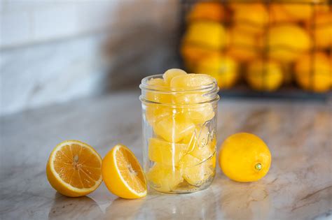 Can you freeze lemon juice in plastic?