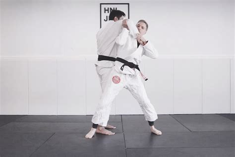 Can you grab thumbs in jiu jitsu?