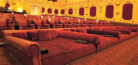 Can you have blankets in a movie theater?